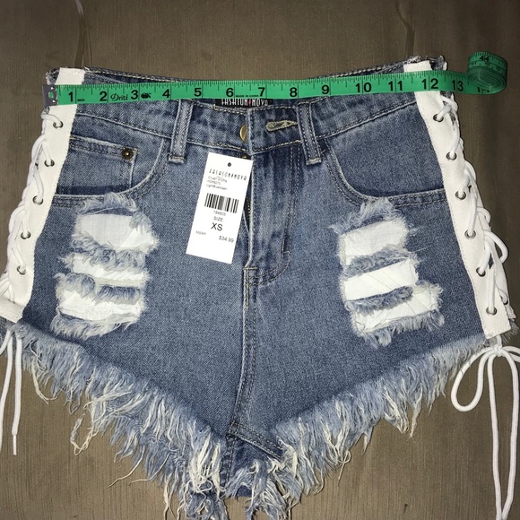 Fashion Nova Short - Picture 3 of 4